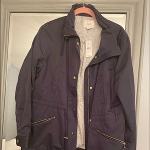 Perfect coat to be worn in the fall .